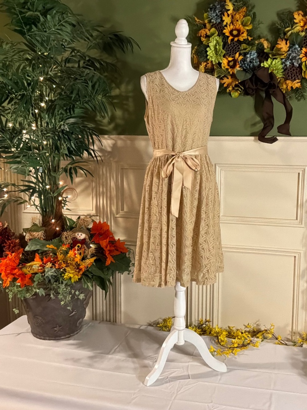 Short champagne beige lace dress